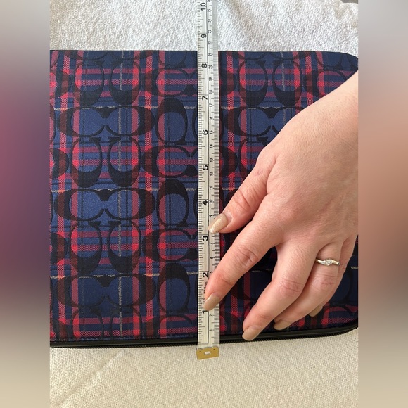 EUC Coach Laptop iPad Padded Case - Signature C - Stylish Tech Protection - Picture 5 of 7